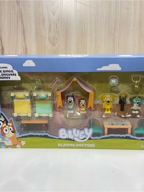 Playing Doctors Playset - Yellow & Multicolor Figures and Accessories